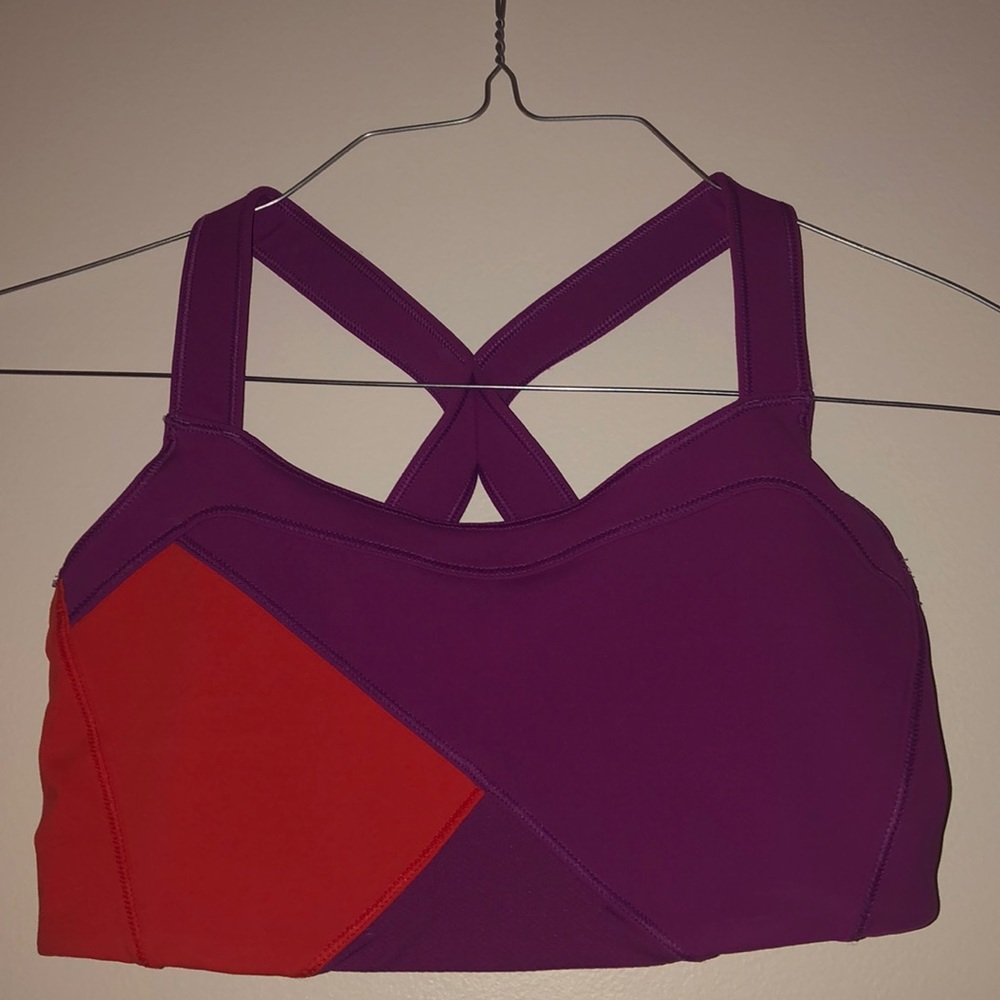 Lululemon sports bra